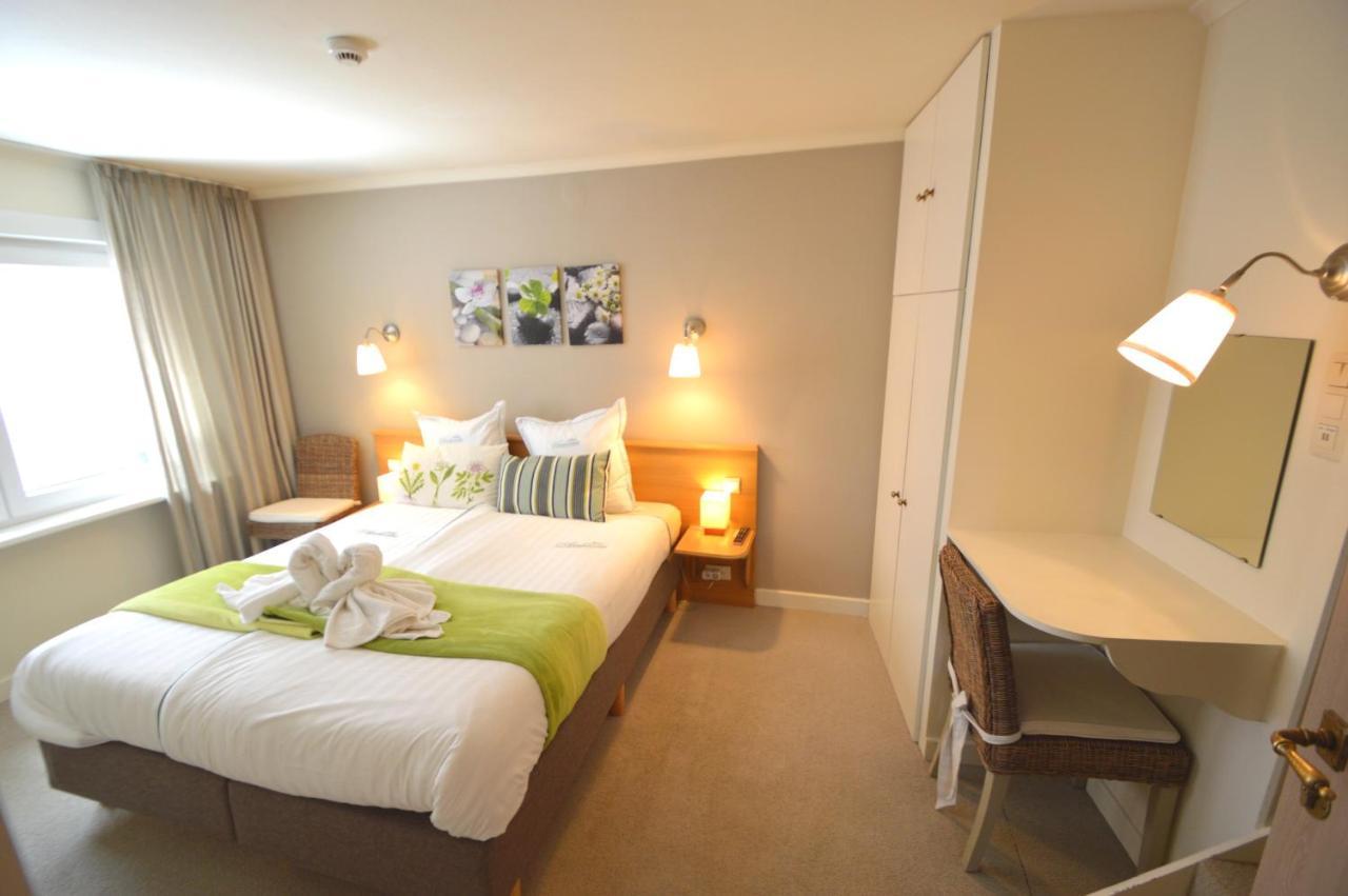 איפר Hotel Ambrosia מראה חיצוני תמונה